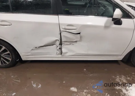 2018 Subaru Legacy 2.5I Premium из США, поврежденный, VIN 4S3BNAD63J3008950